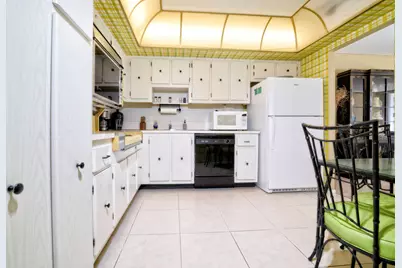 18081 Biscayne Boulevard #403, Aventura, FL 33160 - Photo 6