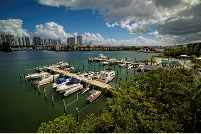 18081 Biscayne Boulevard #403, Aventura, FL 33160 - Photo 2