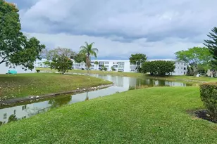 304 Wellington E, West Palm Beach, FL 33417 - Photo 18
