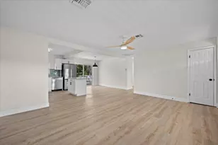 2585 Lorraine Ct, North Palm Beach, FL 33403 - Photo 4