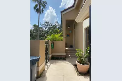 364 Prestwick Circle #4, Palm Beach Gardens, FL 33418 - Photo 4