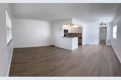 103 Saxony C, Delray Beach, FL 33446 - Photo 2