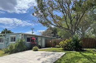 701 SE 4th St, Boynton Beach, FL 33435 - Photo 1