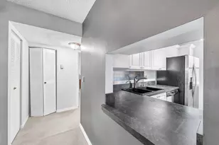 130 Lake Constance Dr, West Palm Beach, FL 33411 - Photo 10