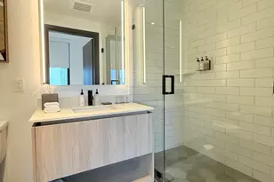 398 NE 5th St, Miami, FL 33132 - Photo 14