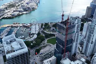 398 NE 5th St, Miami, FL 33132 - Photo 2