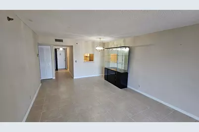 4640 Lucerne Lakes Boulevard W #303, Lake Worth, FL 33467 - Photo 6