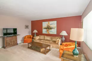 39 Burgundy A, Delray Beach, FL 33484 - Photo 2
