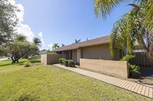 18422 SW 87th Pl, Cutler Bay, FL 33157 - Photo 2