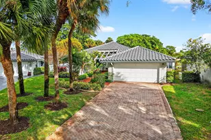 35 Glens Dr E, Boynton Beach, FL 33436 - Photo 2