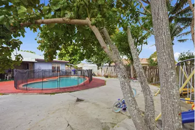 1301 SW 75th Avenue, North Lauderdale, FL 33068 - Photo 30