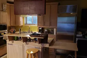 2334 NE 136th St, North Miami Beach, FL 33181 - Photo 10