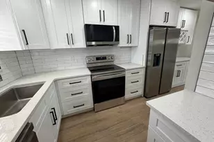 18081 SE Country Club Dr, Jupiter, FL 33469 - Photo 2