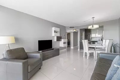 1830 Embassy Drive #613, West Palm Beach, FL 33401 - Photo 4