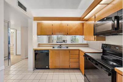 2761 Village Boulevard #303, West Palm Beach, FL 33409 - Photo 2