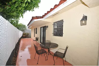 10 Evergreen Drive, Lake Park, FL 33403 - Photo 16