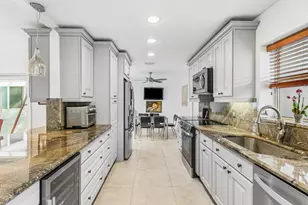 24 Cambridge Dr, Boynton Beach, FL 33436 - Photo 12