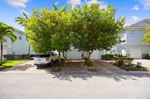 3069 Laurel Ridge Cir, Riviera Beach, FL 33404 - Photo 2