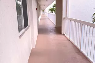 3146 Via Ponciana, Lake Worth, FL 33467 - Photo 4