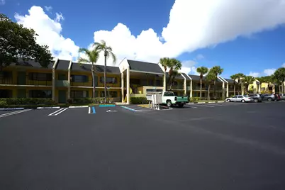 1509 Meadows Circle W, Boynton Beach, FL 33436 - Photo 2