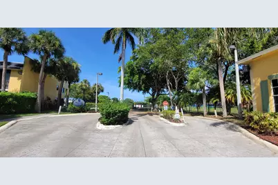 1509 Meadows Circle W, Boynton Beach, FL 33436 - Photo 22