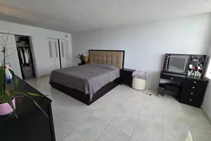 137 Golden Isles Dr, Hallandale Beach, FL 33009 - Photo 18