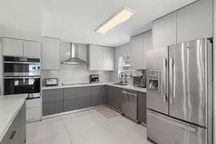 10180 W Bay Harbor Dr, Bay Harbor Islands, FL 33154 - Photo 16