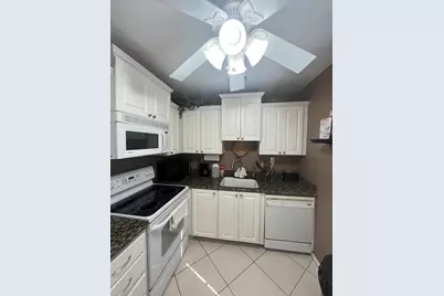 142 Normandy C, Delray Beach, FL 33484 - Photo 8