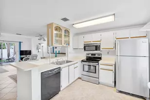 2871 NE 15th St, Pompano Beach, FL 33062 - Photo 4