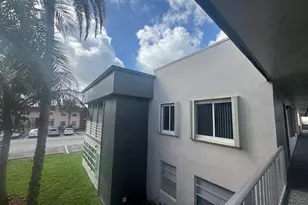 749 Burgundy P, Delray Beach, FL 33484 - Photo 4