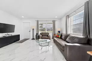 688 SW Lake Ct, Boynton Beach, FL 33426 - Photo 6