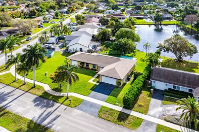 1000 SW 127th Terrace, Davie, FL 33325 - Photo 1
