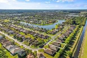 535 Valencia Cir SW, Vero Beach, FL 32968 - Photo 1
