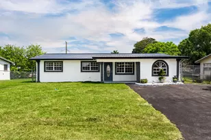 933 SE 2nd St, Belle Glade, FL 33430 - Photo 1
