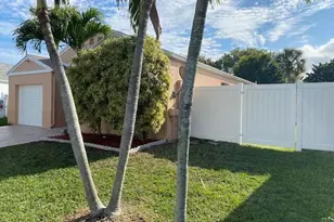 41 Buxton Ln, Boynton Beach, FL 33426 - Photo 1