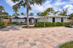 423 Beacon St, Tequesta, FL 33469 - Photo 1