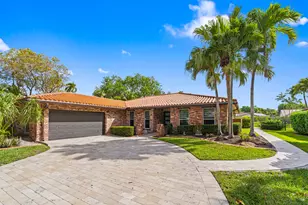 10027 Ramblewood Dr, Coral Springs, FL 33071 - Photo 1