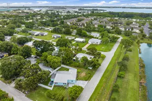1310 4th Ct, Vero Beach, FL 32960 - Photo 1
