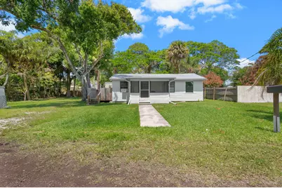 390 Baysinger Avenue, Fort Pierce, FL 34982 - Photo 1