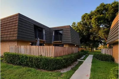 727 7th Way, West Palm Beach, FL 33407 - Photo 1