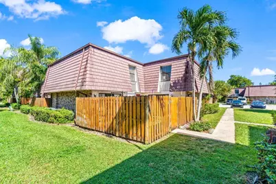 7529 E Courtyard Run E, Boca Raton, FL 33433 - Photo 1