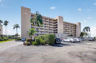 7076 Huntington Ln, Delray Beach, FL 33446 - Photo 1