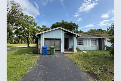 5586 N Lakewood Cir Circle E #A, Margate, FL 33063 - Photo 1