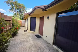 401 Springdale Cir, Palm Springs, FL 33461 - Photo 1