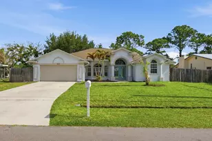 809 SE Lansdowne Ave, Port Saint Lucie, FL 34983 - Photo 1