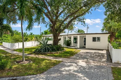 2298 NE 4th Avenue, Boca Raton, FL 33431 - Photo 1