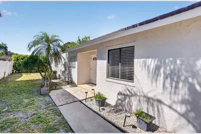 7 Kyle Way, Boynton Beach, FL 33426 - Photo 1