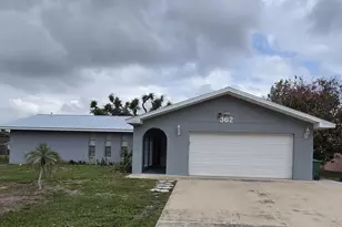 362 SE Thornhill Dr, Port Saint Lucie, FL 34983 - Photo 1