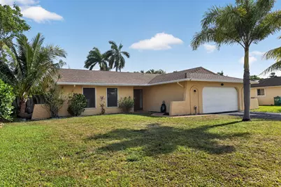 159 SE 26th Avenue, Boynton Beach, FL 33435 - Photo 1