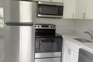 1913 NE 4th St, Deerfield Beach, FL 33441 - Photo 1